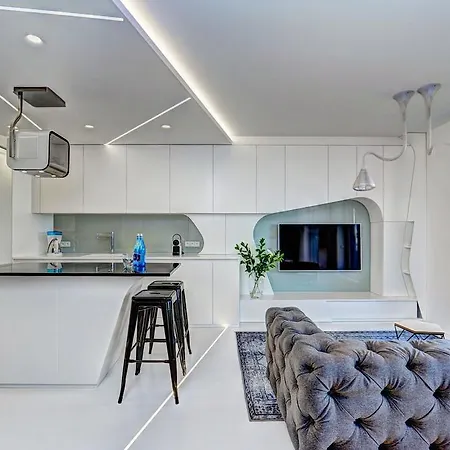 Διαμέρισμα Bed&bath Futuristic